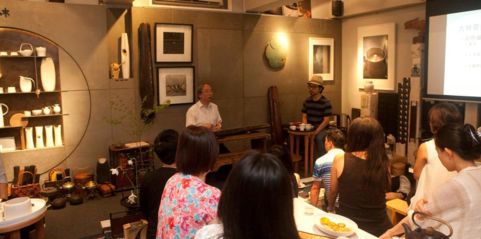 有幸榮邀 香江著名琴人謝俊仁博士 攜同明代古琴 主持 -古琴導賞 有幸榮邀 香江著名琴人謝俊仁博士 攜同明代古琴 主持 -古琴導賞